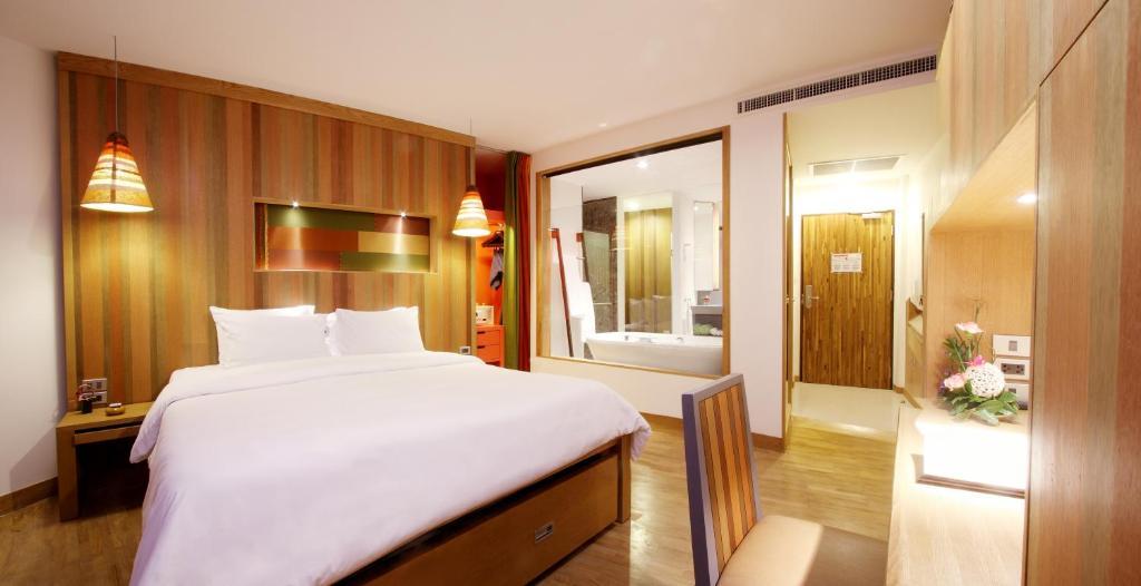 Patong Beach Hotel Phuket Room photo